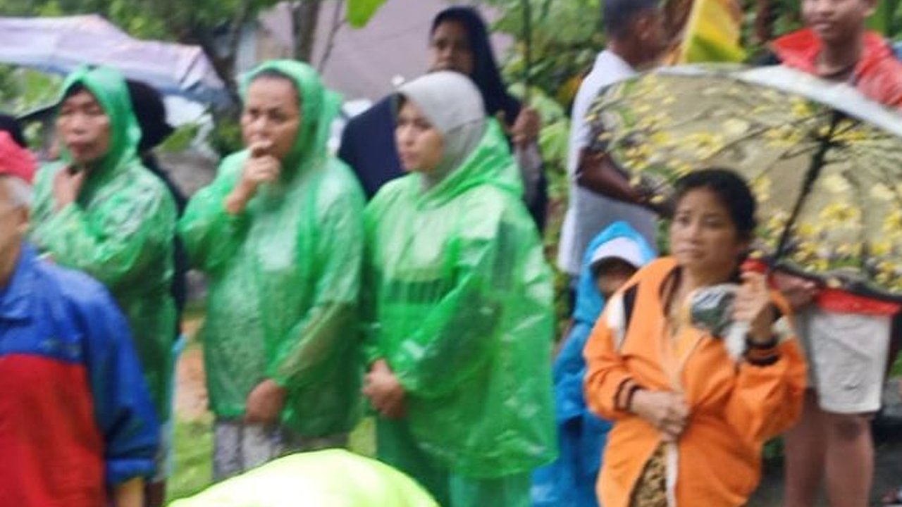 Pilu, 2 Balita Kakak Beradik Tewas Tertimbun Longsor di Kota Padang