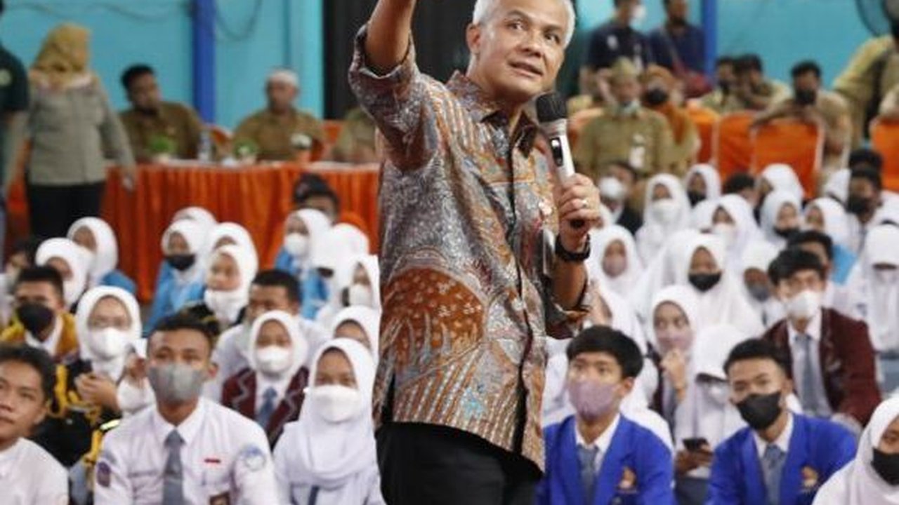 Ganjar Buka Layanan Aduan Pungli Sekolah, Warga Bisa Mengadu ke Nomor Ini & Kanal LaporGub