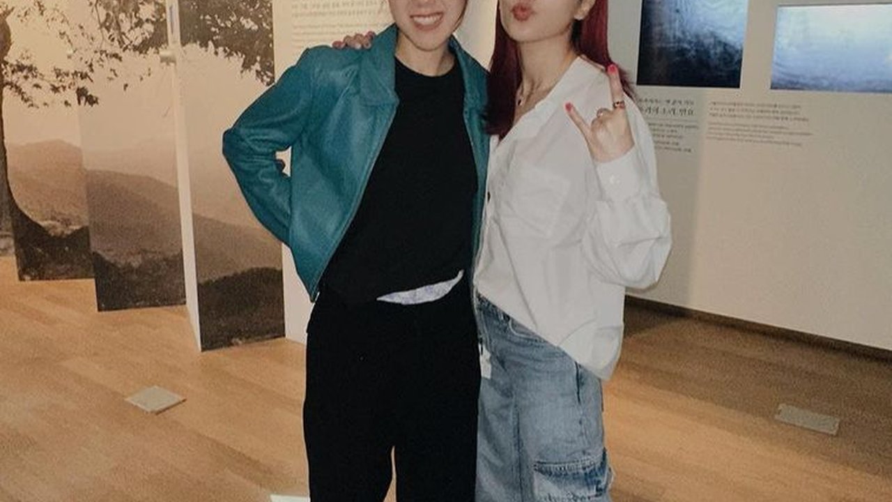 Kunjungi Museum di Korea, Ini Momen Isyana Sarasvati Jalan bareng So Yoon