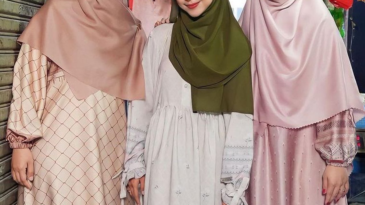 Siblings Goal, Simak Momen Kompak Ria Ricis dan Dua Kakaknya Blusukan Ke Pasar
