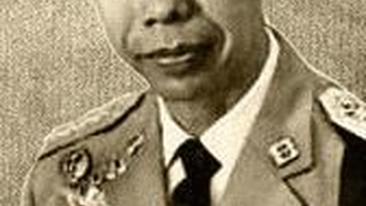 Tampannya Cicit Hoegeng Sang Jenderal Jujur, Saling Beri Hormat dengan Kapolri