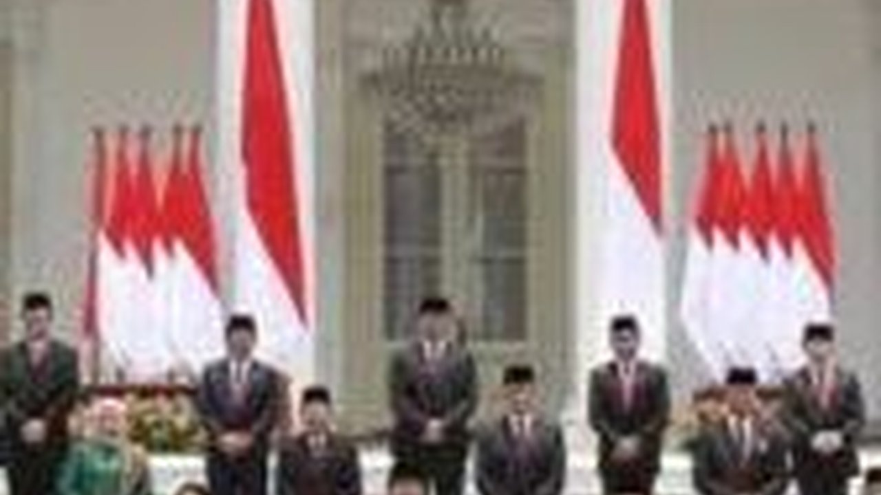 VIDEO: Tegas! Jokowi Tuntut Menkominfo Budi Arie Segera Tuntaskan Proyek BTS