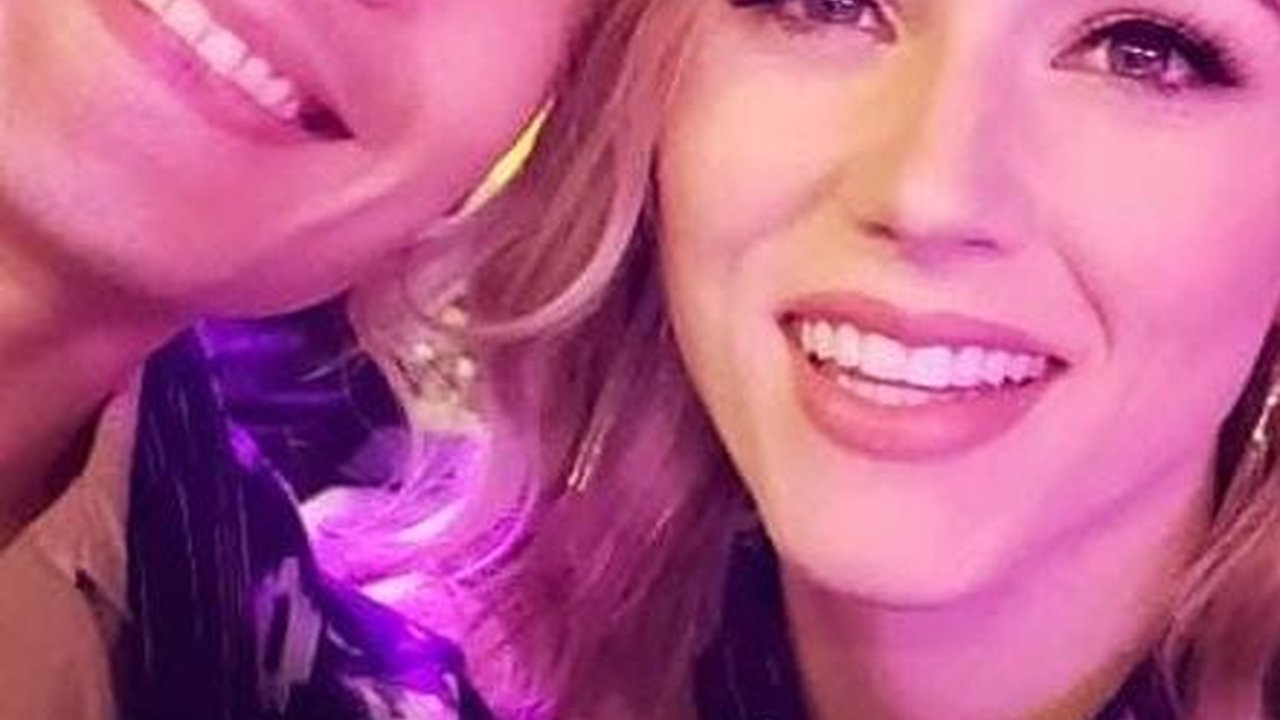 Jadi Ibu 2 Anak, Ini 10 Potret Cantik Menawan Chelsey Frank Istri Randy Pangalila