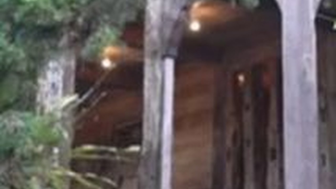 Ahmad Dhani Punya Villa Unik Penuh Perabotan Kuno, Penampakannya Berasa di Rumah Lawas