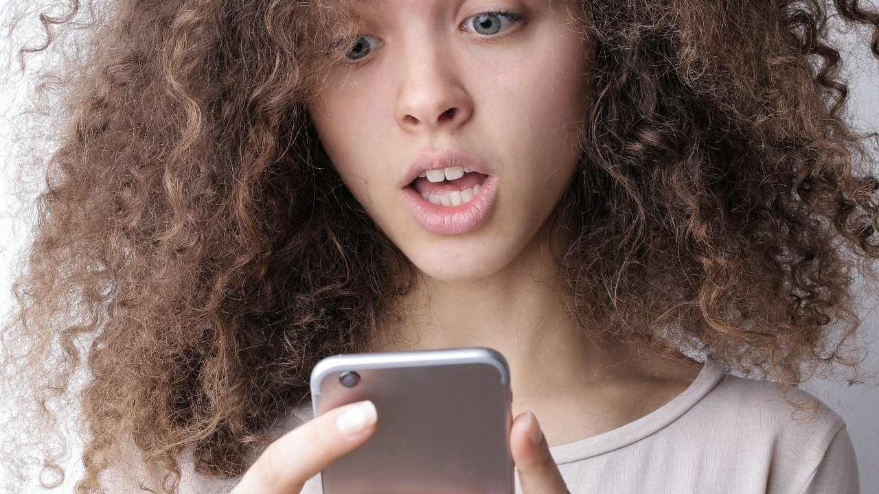 6 Cara Merayu Wanita Lewat Chat, Ampuh dan Dijamin Klepek-klepek