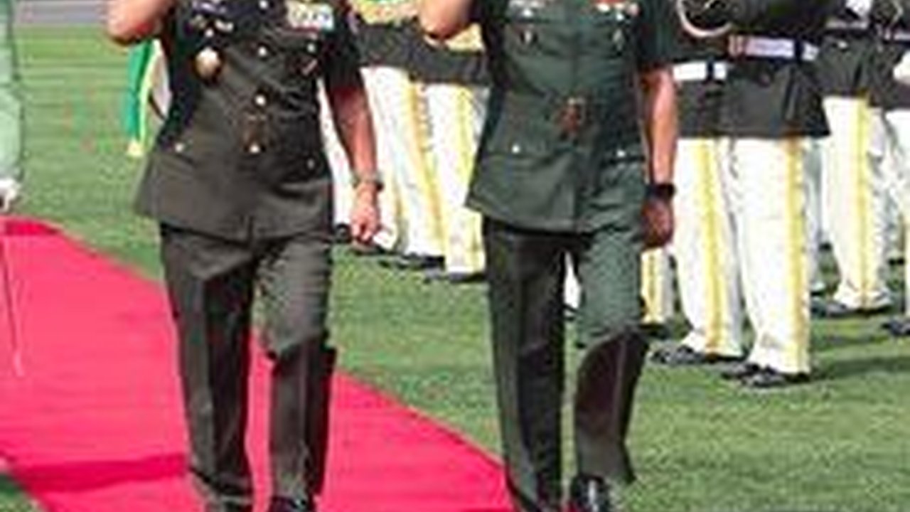 Jenderal AD Filipina Datangi Kasad Dudung, Warna Seragam yang Dikenakan Bikin Salfok