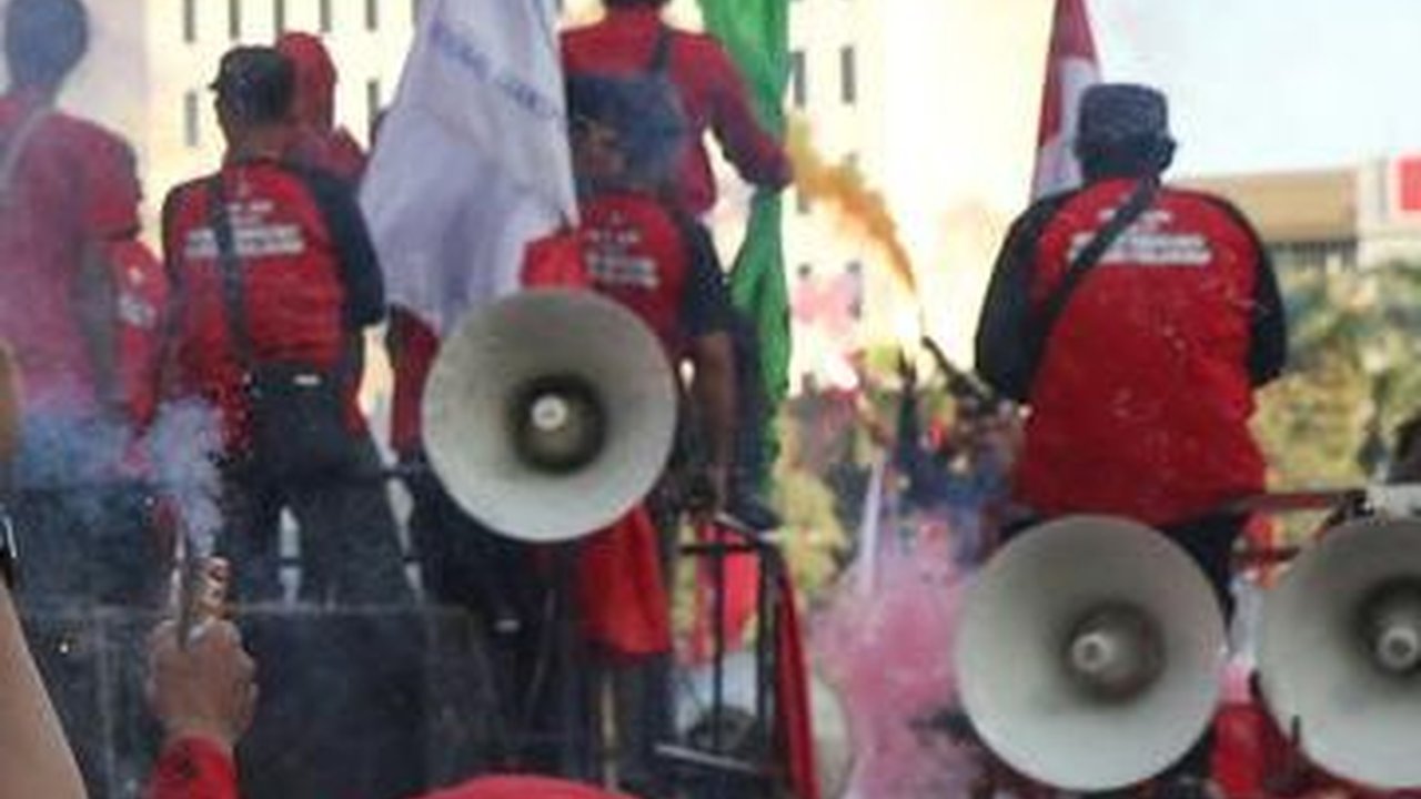 Viral Orang Amerika Serikat Kaget saat Tahu UMR Pekerja Indonesia, Ini Akar Masalah Sebenarnya