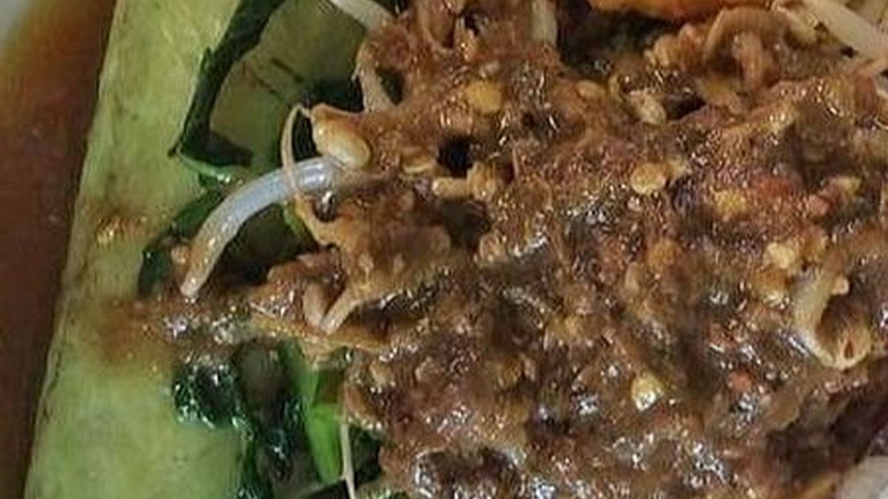 Mencicipi Rumbah, Pecel Unik Khas Pantura Jawa Barat yang Tak Pakai Bumbu Kacang