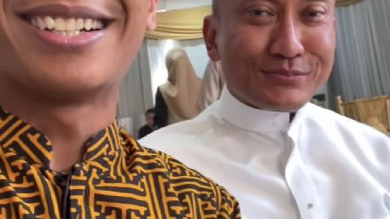 Pak Bhabin Sambut Jenderal Polisi Pulang Haji, Celotehannya Bikin Bintang 1 Ngakak