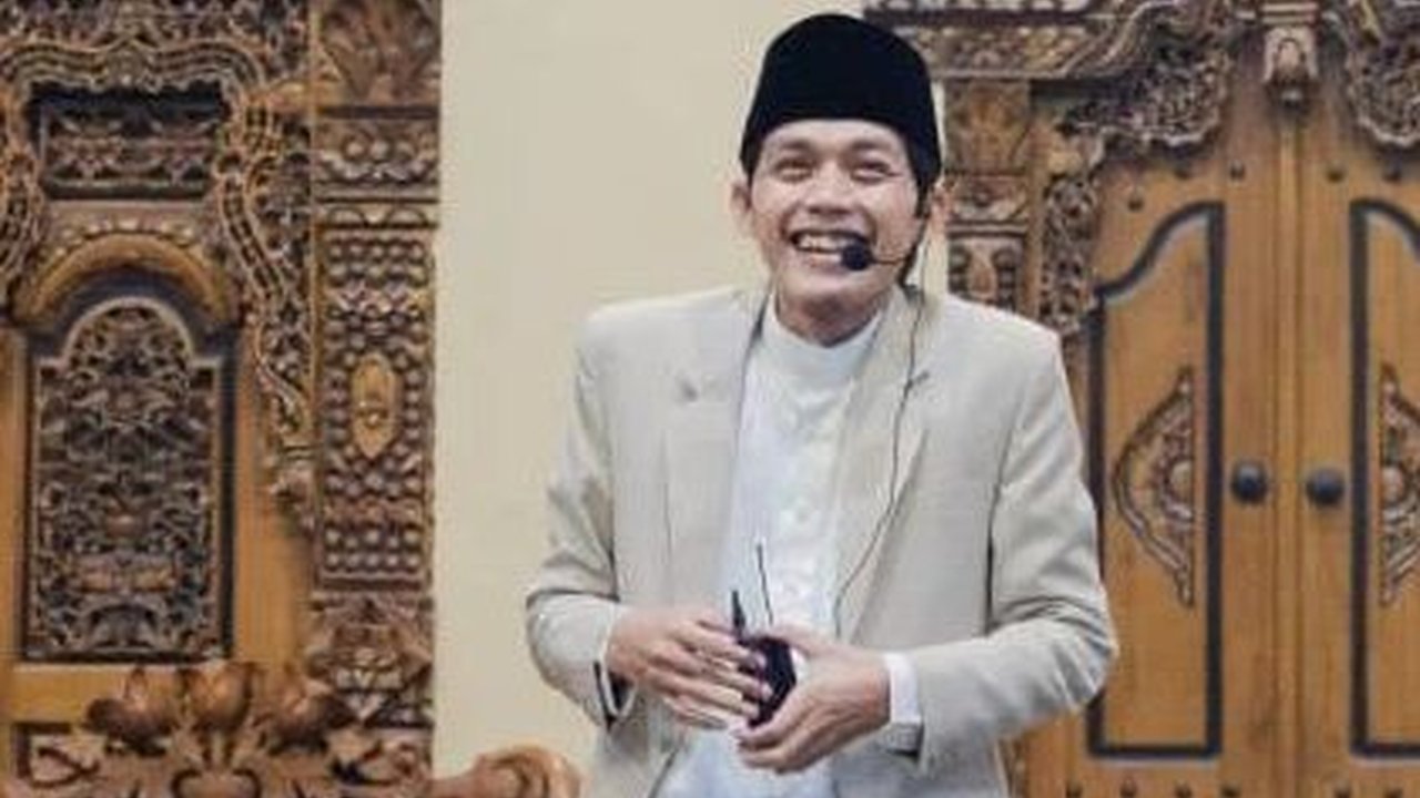 Sisi Lain Gus Iqdam Penceramah Muda Viral Asal Blitar, Bapak Satu Anak yang Romantis