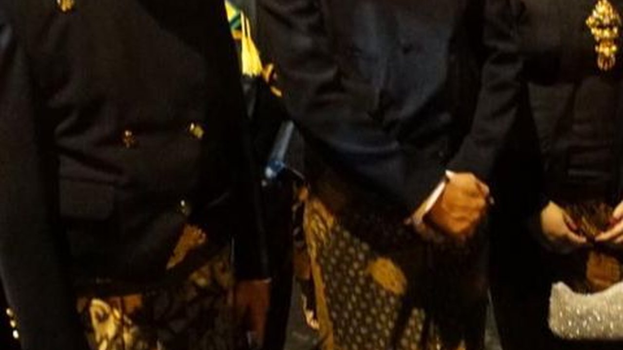 Keseruan Ganjar Pranowo Ikut Kirab Malam Satu Suro di Solo, Berlangsung Khidmat