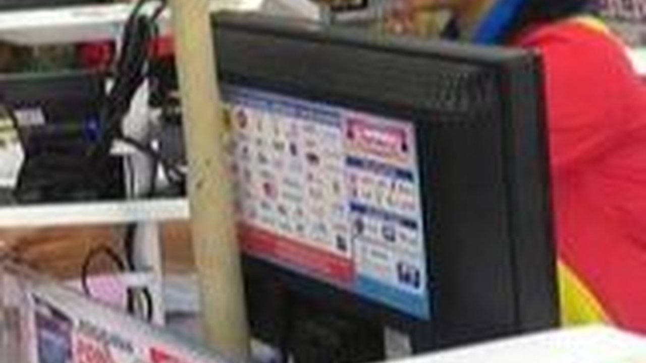 BPKN Pelototi Parkir Liar dan Minta Donasi Uang Kembalian di Indomaret