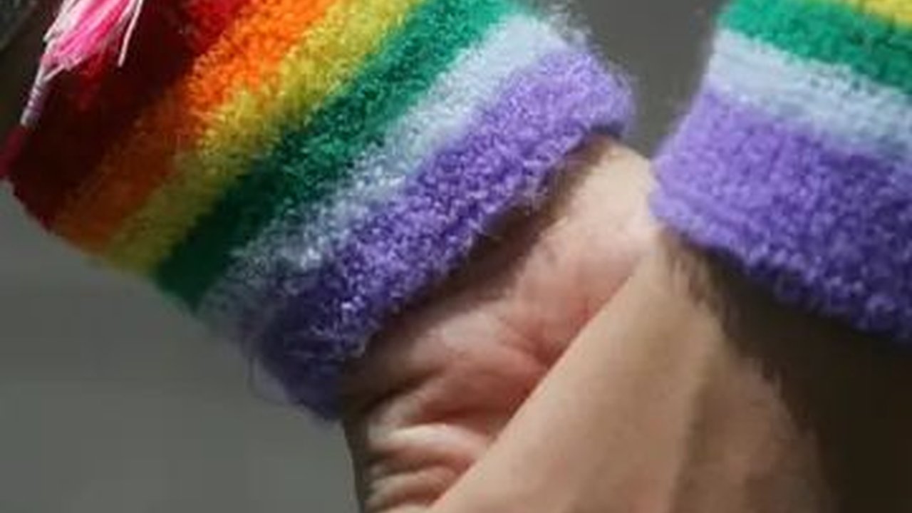 Melihat Hutan Kota Jakarta Jadi 'Basecamp' Komunitas LGBT, Kondom dan Miras Berserakan