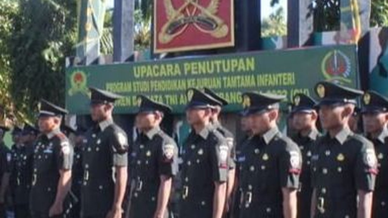 Gabung Peragakan Yel-Yel Tentara Bareng Anggota TNI, Aksi Anak SD Ini Jadi Viral