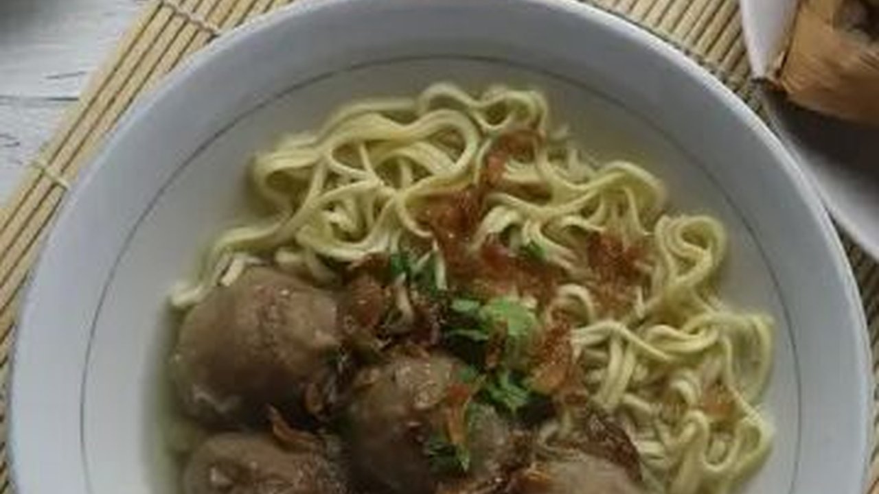 Penjual Bakso Tertidur di Dekat Panci Panas Ini Bikin Miris, Diduga Kelelahan