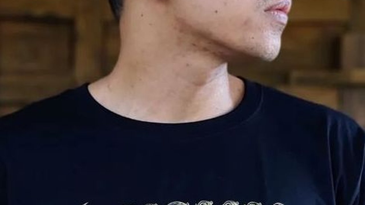Pemuda Magetan Sukses Bisnis Kaus Tema Budaya Jawa, Belajar Autodidak Kini Punya Puluhan Karyawan