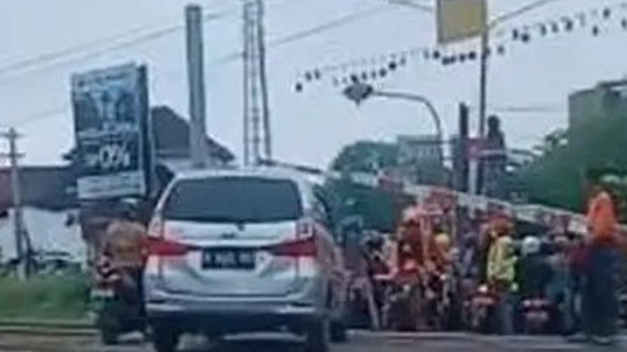 Hati-Hati, Nekat Terobos Palang Pintu Kereta Api Bisa Dipenjara 3 Bulan atau Denda Rp750.000