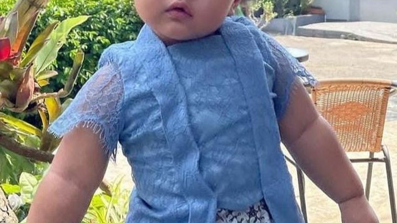 Cantik dan Anggunnya Xarena Anak Siti Badriah Pakai Kebaya, Netizen Auto Gemas!