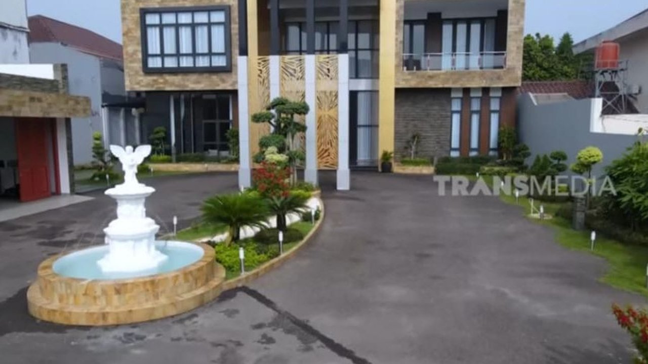 Potret Halaman Rumah Mewah Dokter Richard Lee di Palembang, Ada Bonsai Seharga Rp40 Juta