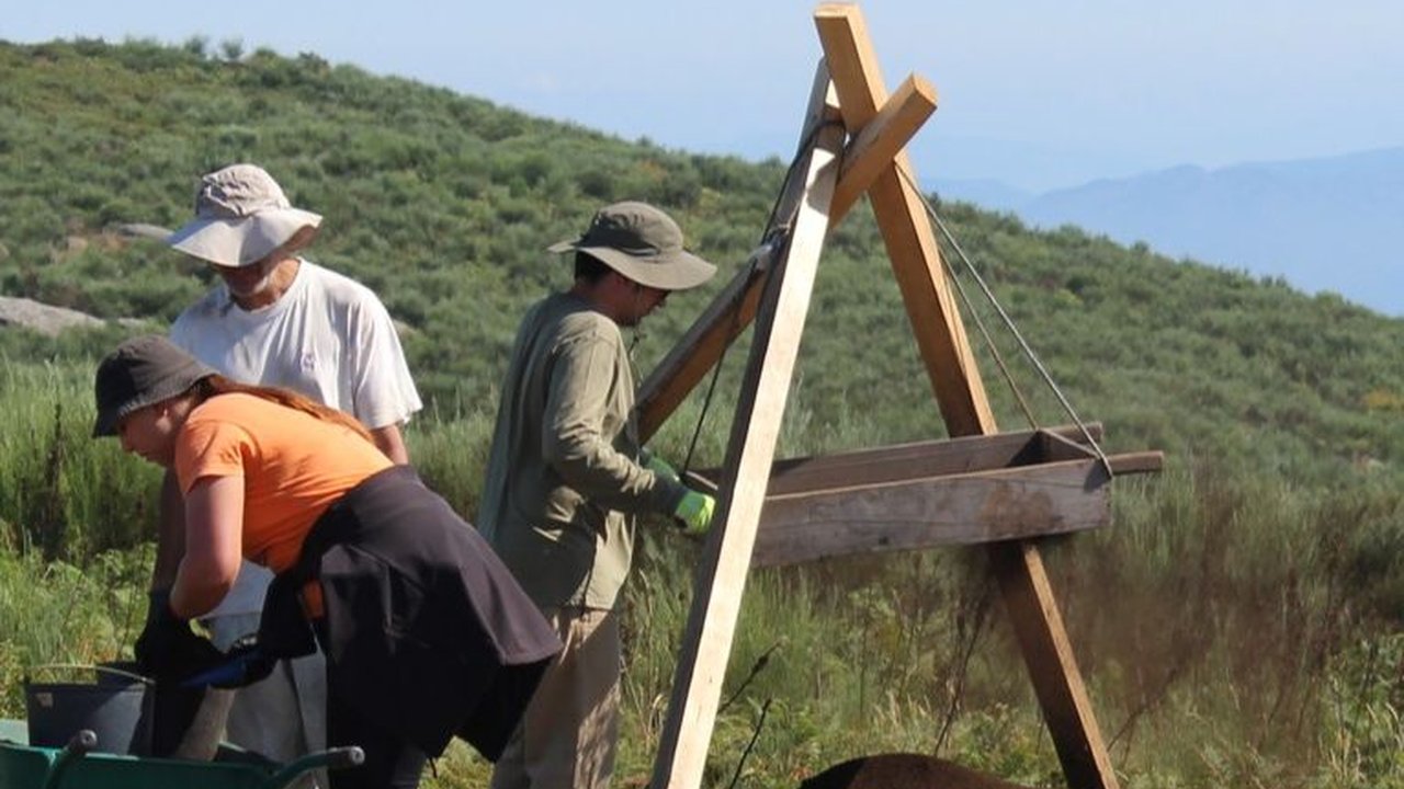 Pemakaman Zaman Purba Berusia 5.000 Tahun Ditemukan di Atas Bukit, Begini Bentuknya