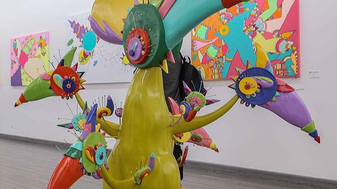 FOTO: Mengagumi Warna-warni Karya Seni Daniel Kho di Pameran Castaneda Factor
