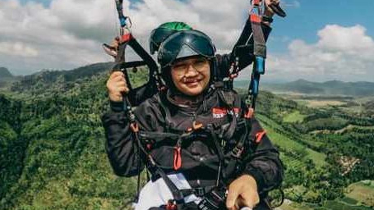 Bupati Ipuk Ikut Terbang Langsung: Seru, Ayo Paralayang di Banyuwangi