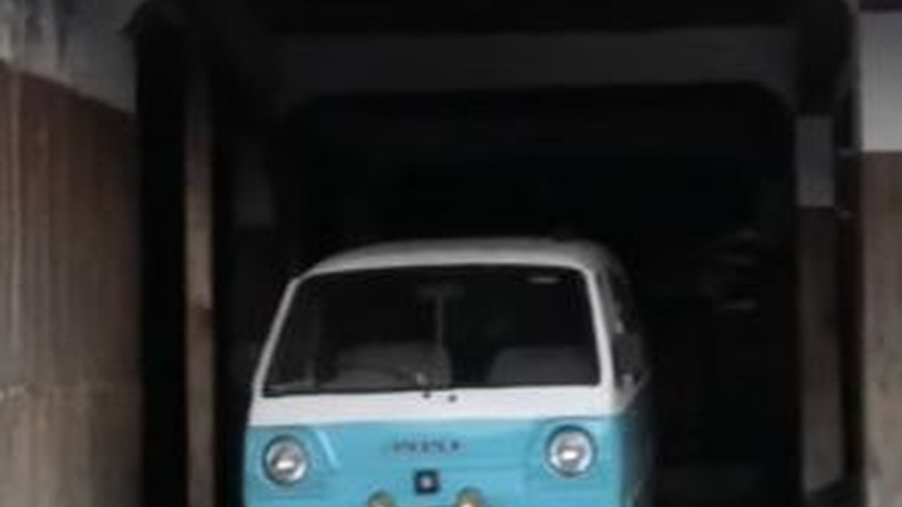 Miliki Orangtua Kaya Raya, Pria Ini Tinggal Sambil Ternak Entog di Rumah Mewah yang Terbengkalai