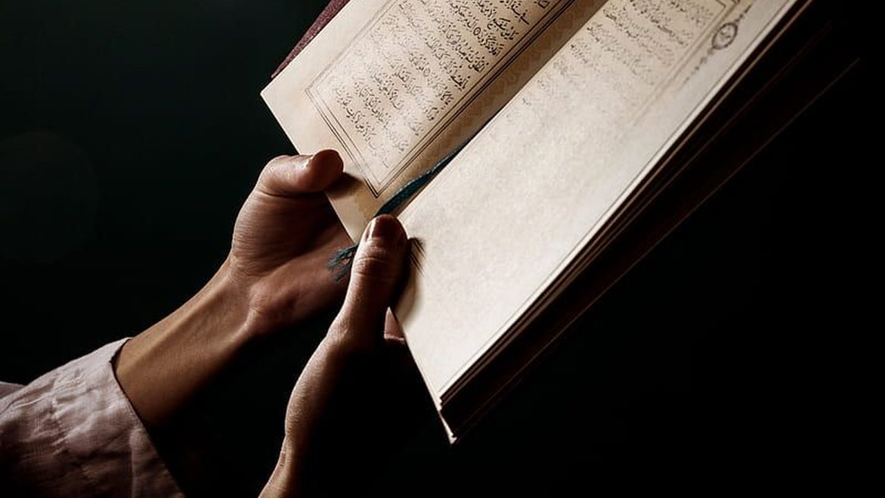 Bacaan 2 Ayat Terakhir Al Baqarah beserta Keutamaannya