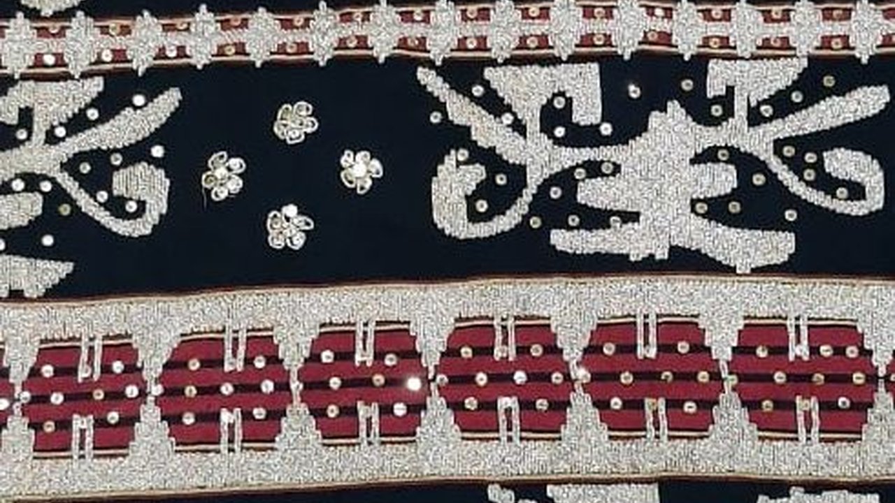 Mengenal Kain Tapis, Kerajinan Tradisional Lampung Penuh Doa Baik