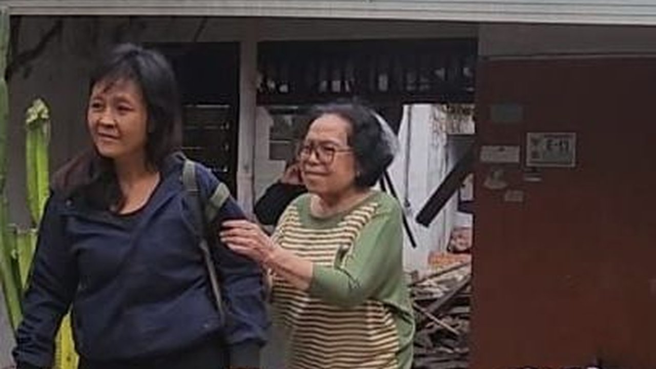 Potret Kemiskinan Putri Eks Model Majalah Dewasa, Hidup Sebatang Kara di Rumah Reyot Penuh Puing