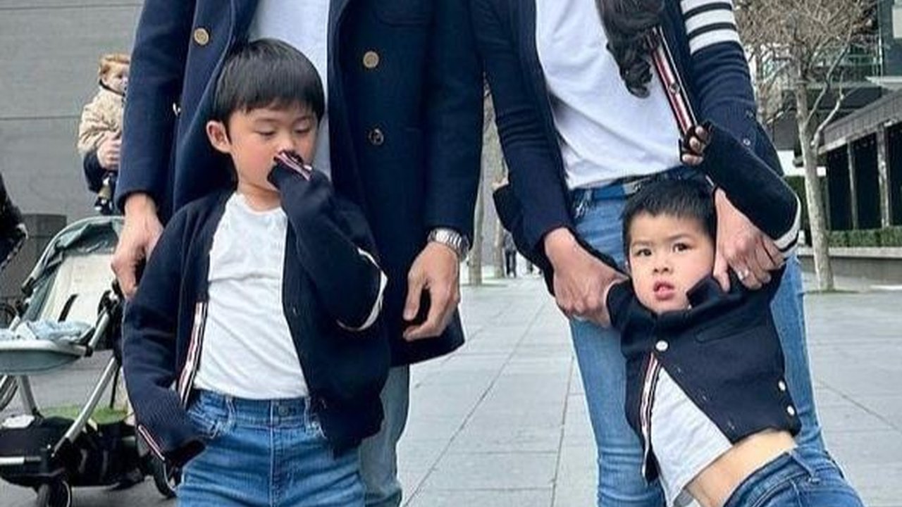 Realita Foto Keluarga Sandra Dewi di Australia, Netizen 'Rempong Aja Cakep'