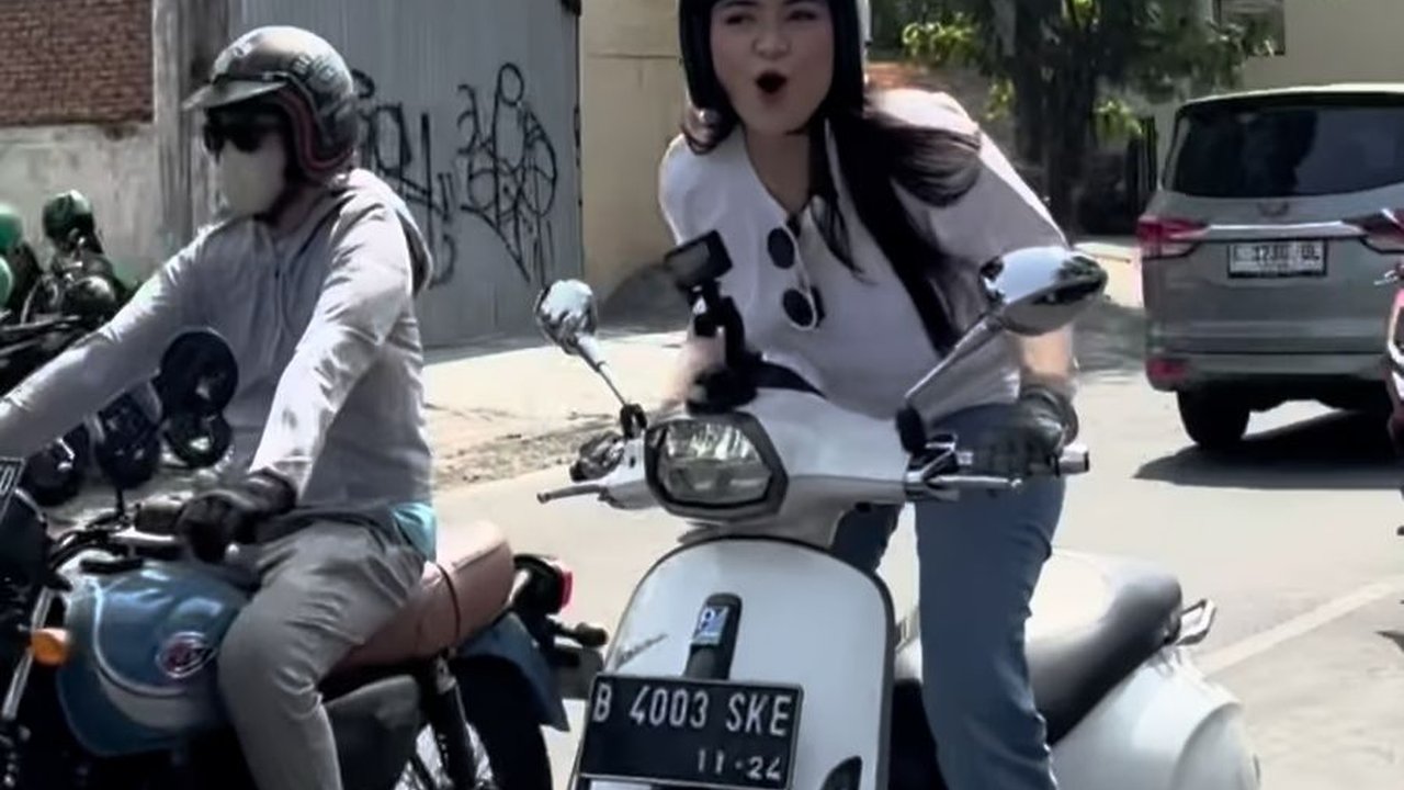 10 Potret Nathalie Holscher Sunmori Naik Vespa - Netizen: Kembali ke Settingan Pabrik