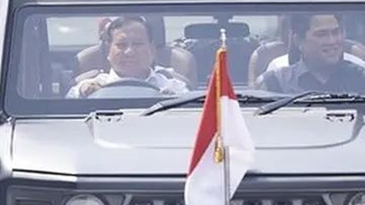 Mengintip Kehebatan Mobil Tempur Maung 4x4 yang Dipakai Prabowo Sopiri Jokowi