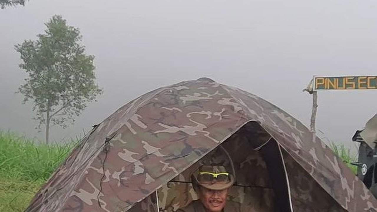 Jenderal Lulusan Terbaik Eks Wakapolri Santai Duduk di Jeep, Nikmati Malam Indah