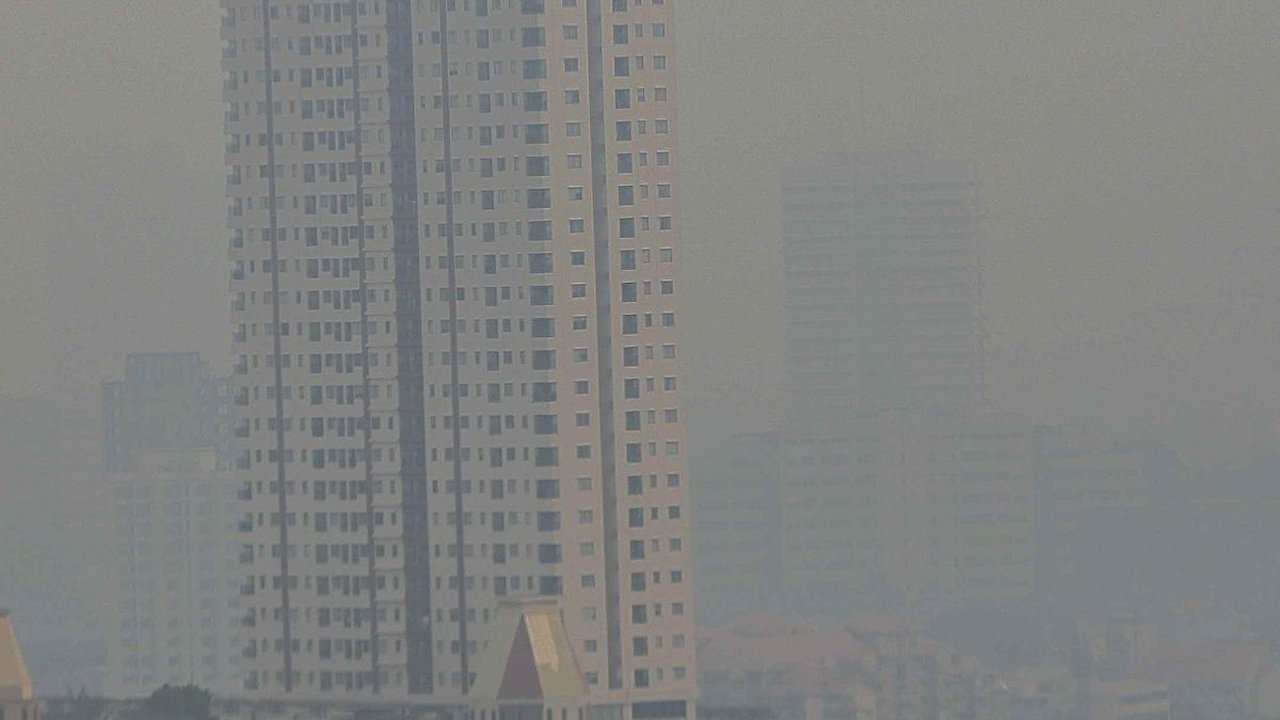 FOTO: Jakarta Kembali Dinobatkan Jadi Kota Pertama dengan Kualitas Udara Terburuk di Dunia