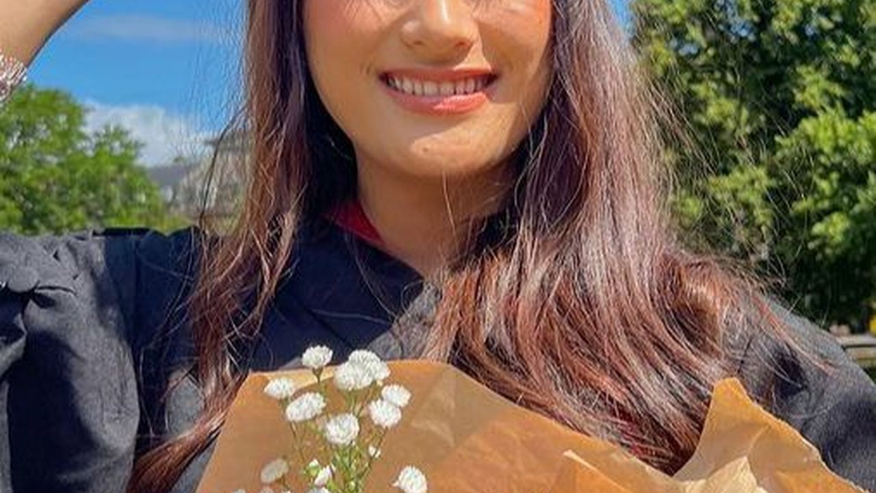 10 Potret Cantik Amanda Caesa Anak Parto Patrio saat Wisuda di Inggris, Penampilannya Curi Perhatian