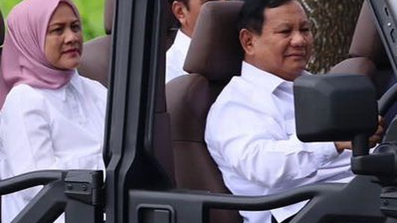Momen Prabowo Buru-Buru Turun dari Rantis Sebelum Jokowi & Iriana, Aksinya jadi Sorotan