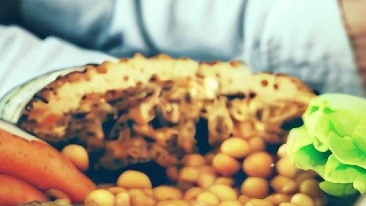 Pertolongan Pertama yang Perlu Dilakukan saat Keracunan Makanan