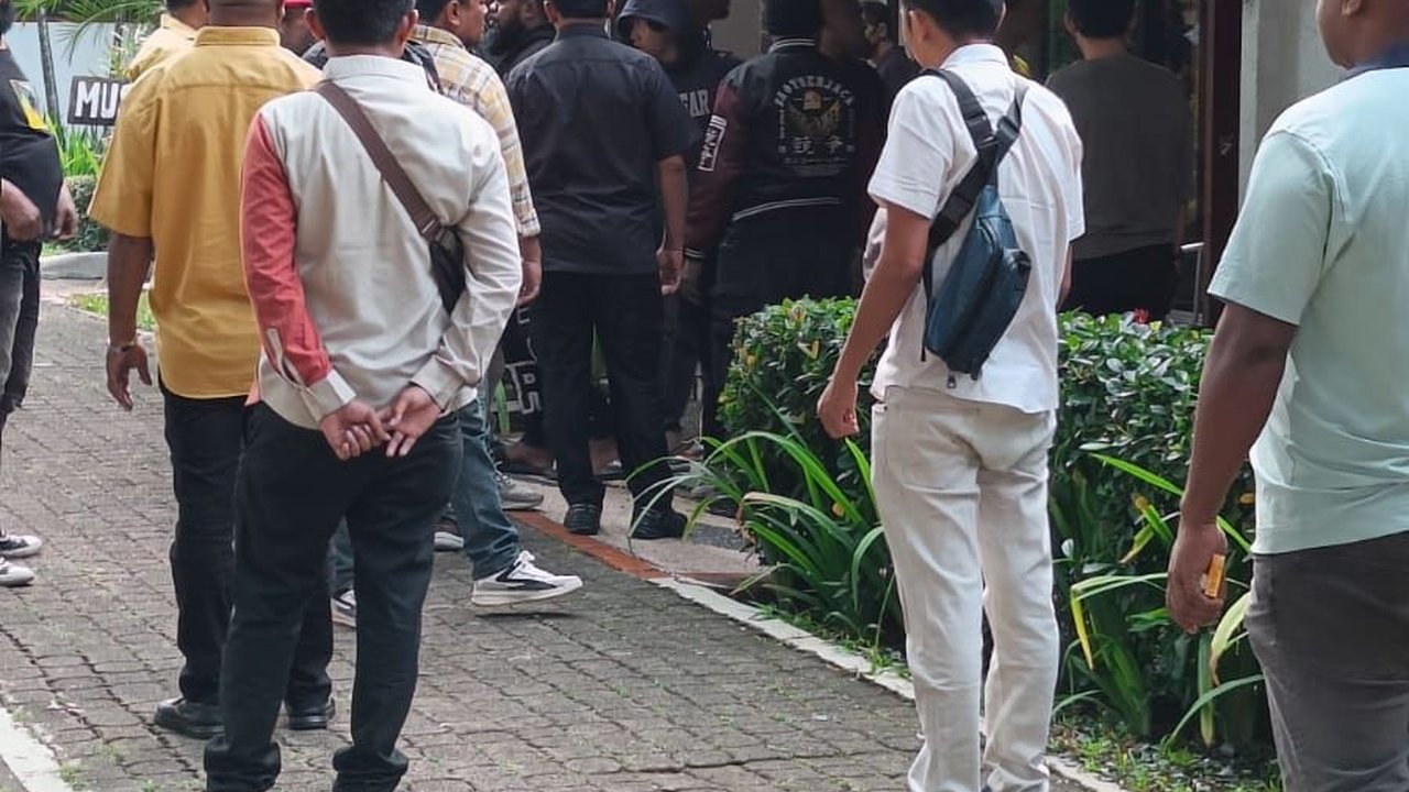 Diskusi Generasi Muda Golkar Ricuh, Belasan Orang Lempar Kursi dan Wartawan Jadi Korban