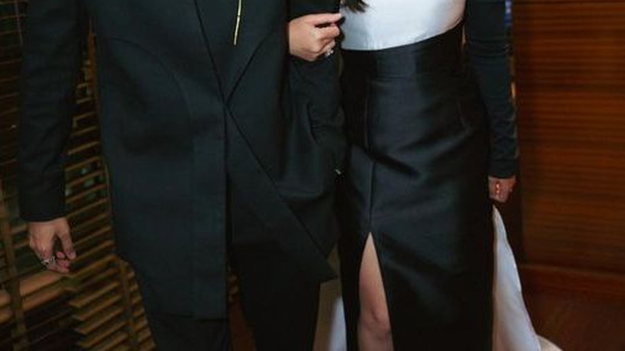 Deretan Foto Prilly Latuconsina Pamer Foto Mesra dengan Refal Hady, Bikin Netizen Patah Hati