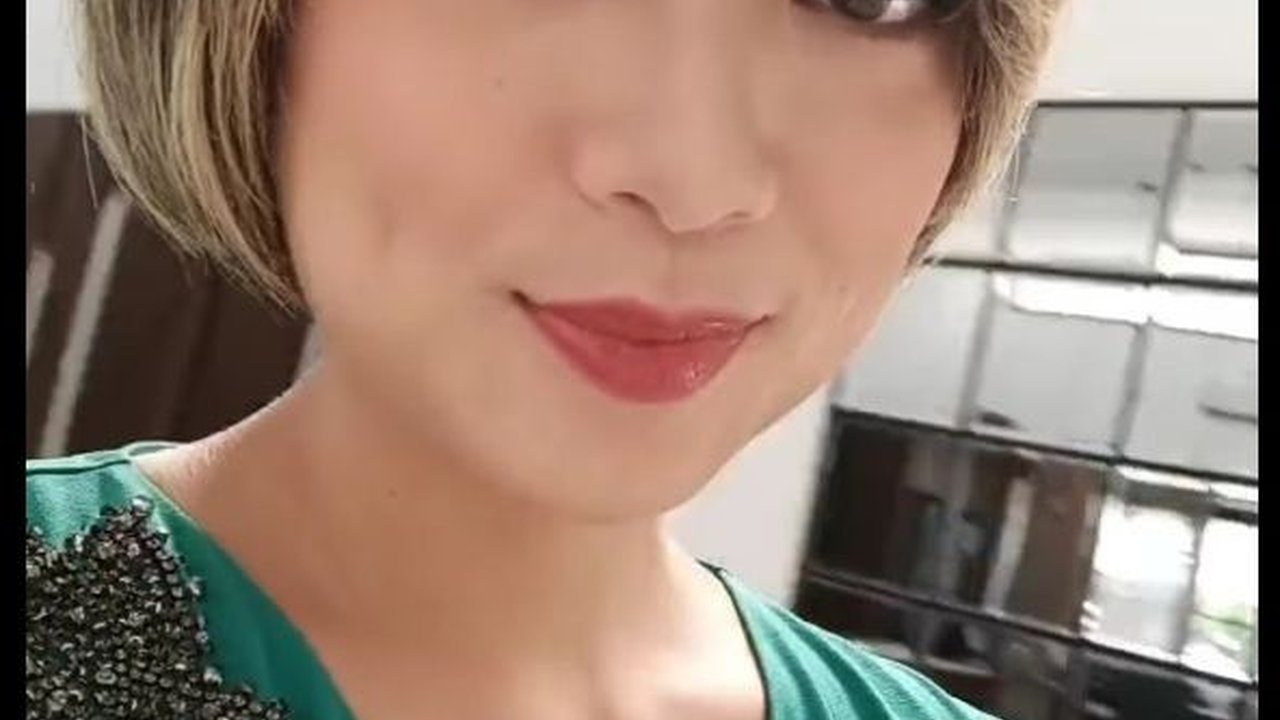 Biasa Tampil Natural, Intip Potret Cantik Leony dengan Polesan Makeup Bikin Pangling