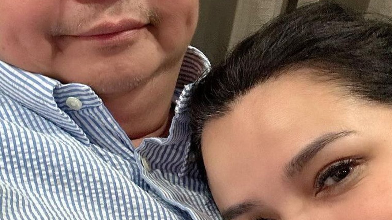 Peluk Erat Suami, Istri Cantik Menko Airlangga Ungkap Kata Mendalam: Kekasihku...