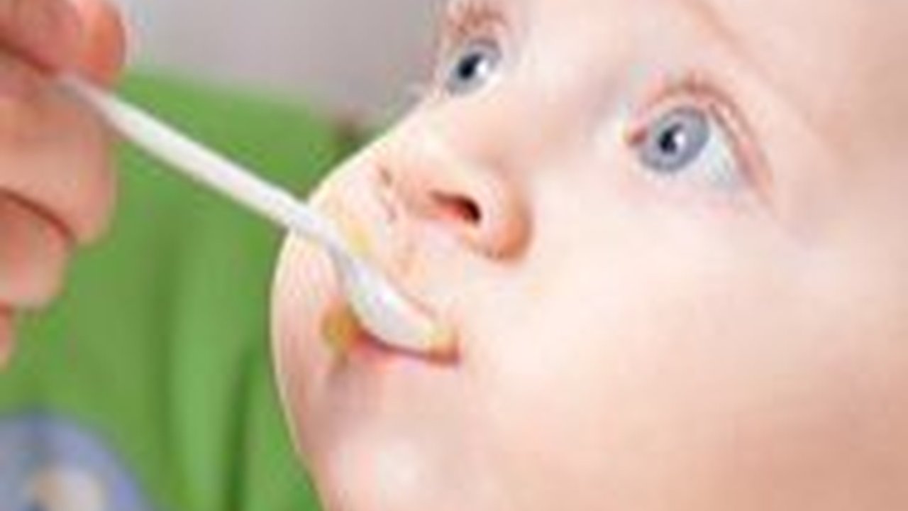 Sempat Dikira Ayahnya, Kedekatan Mahasiswa KKN dan Anak Ini Sukses Bikin Gemas