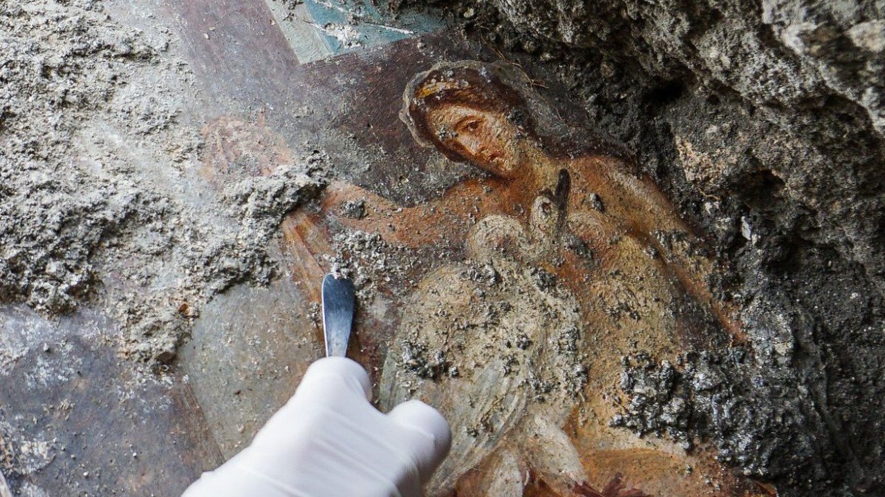 Lukisan Sensual Dewa dan Ratu Yunani Ditemukan di Reruntuhan Kota Kuno Pompeii, Begini Bentuknya