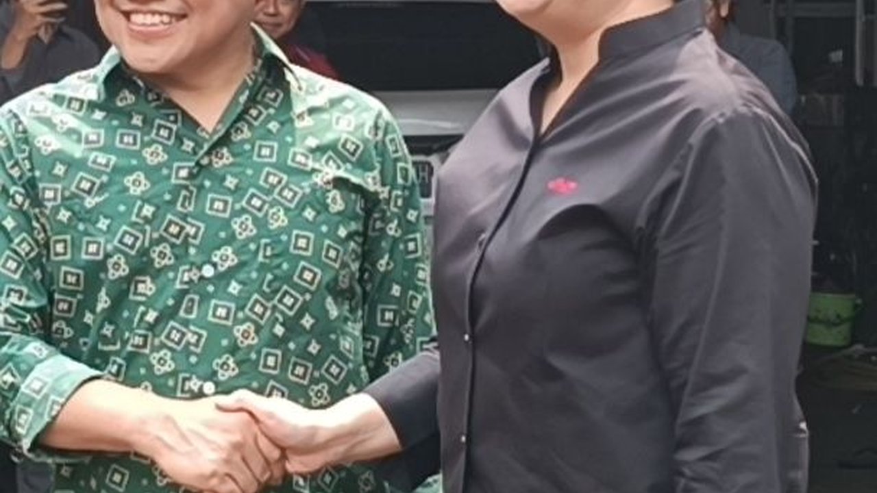Kompak Berbaju Hijau, Cak Imin dan Istri Sambut Puan Maharani di Rumahnya