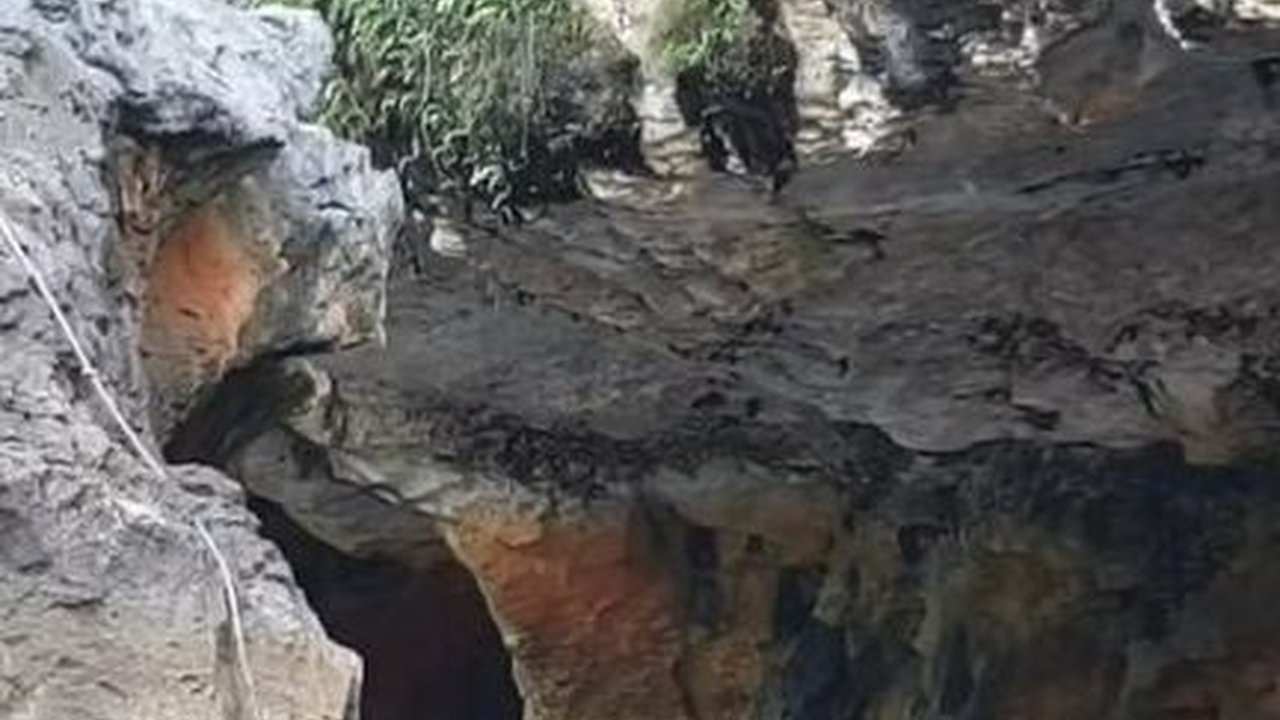 Potret Sungai Sanghyang Kenit, Disebut Surga Tersembunyi di Bandung Barat dan Ada Gua Purbanya