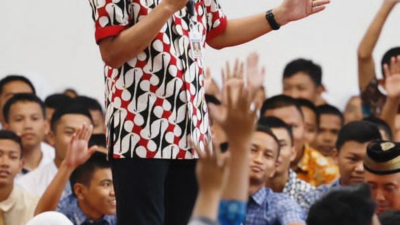 Cerita Ganjar Bangun Sekolah di Desa Terpencil, Jamin Semua Anak Bisa Belajar Gratis