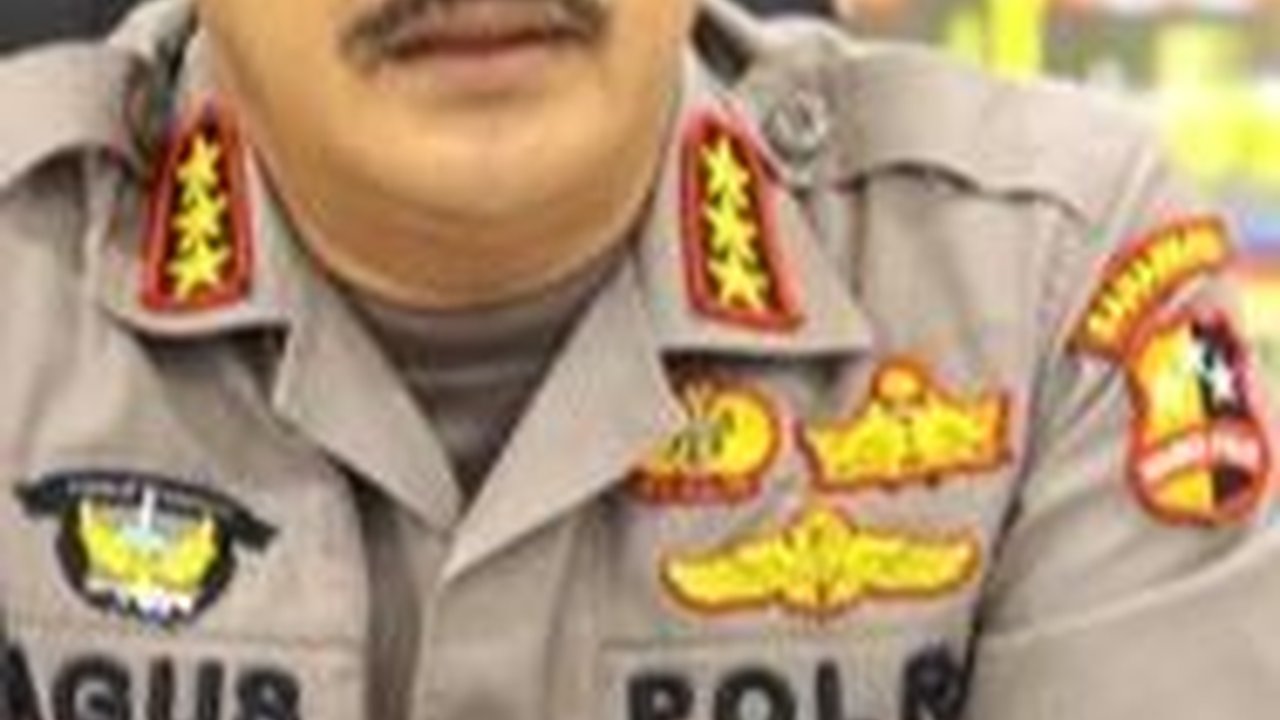 Momen Wakapolri Komjen Agus dan Istri Naik Andong di Kampung Halaman, Vokalis Top Sampai Bereaksi