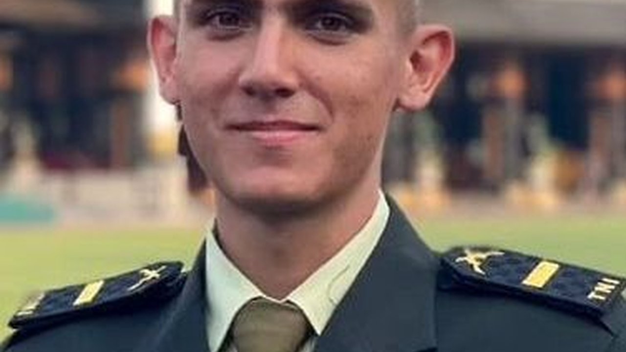 Potret Terbaru Enzo Taruna Akmil Keturunan Prancis Usai Dilantik jadi Perwira TNI, Pose Bareng Keluarganya