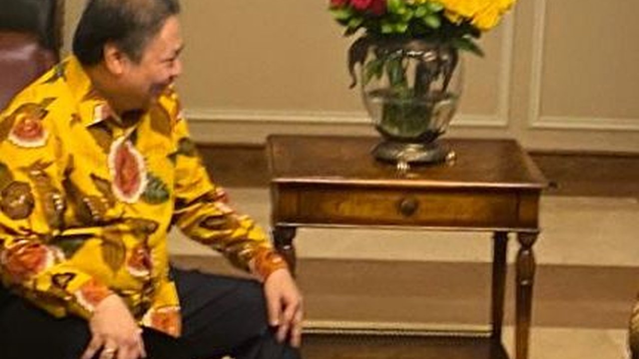 Menakar Untung Rugi Golkar Duet PDIP Lewat Simbol Bunga Politik Merah Kuning